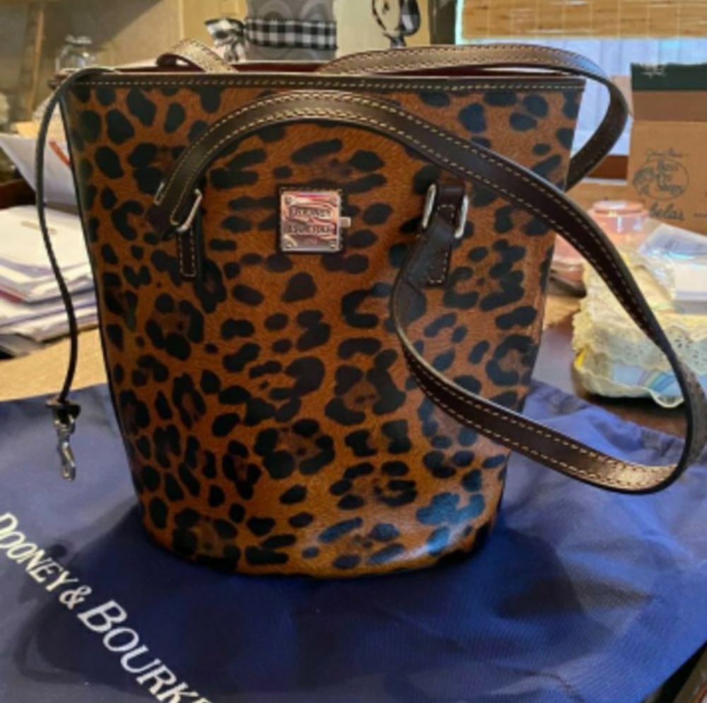 Dooney & Bourke leopard bag